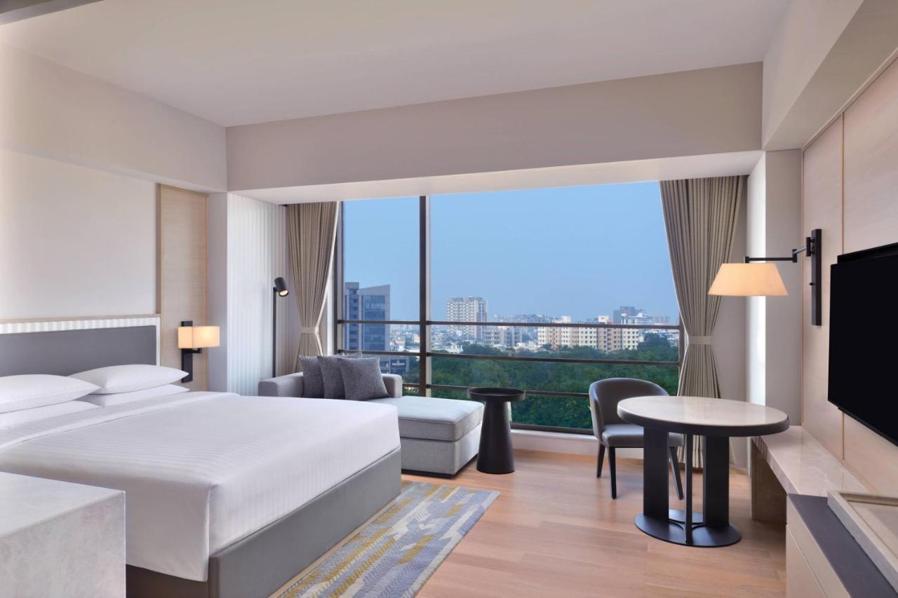 Courtyard By Marriott Ahmedabad Sindhu Bhavan Road Exterior foto