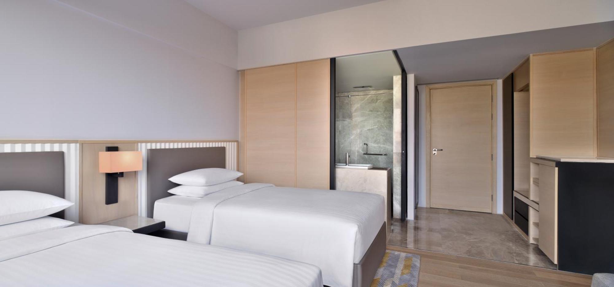 Courtyard By Marriott Ahmedabad Sindhu Bhavan Road Exterior foto